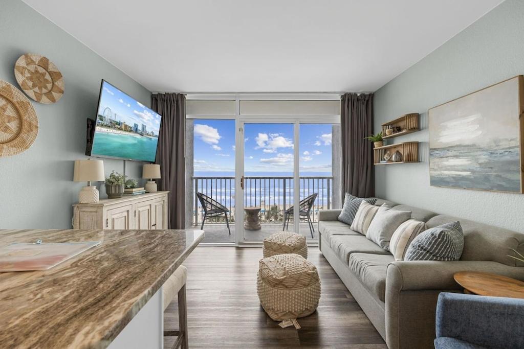 Direct OCEANFRONT- King Bedroom- AMAZING VIEWS/Pools/Hot Tubs/Beach Access/Golf