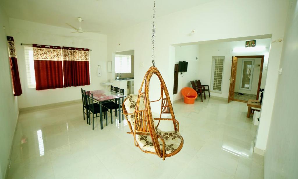 TrueLife Homestays - Alamelu Avenue - Fully Furnished AC 2BHK Apartments in Tirupati - Walkable to Restaurants & Super Market - Fast WiFi - Kitchen - Easy access to Airport, Railway Station, Sri Padmavathi & Tirumala Temple