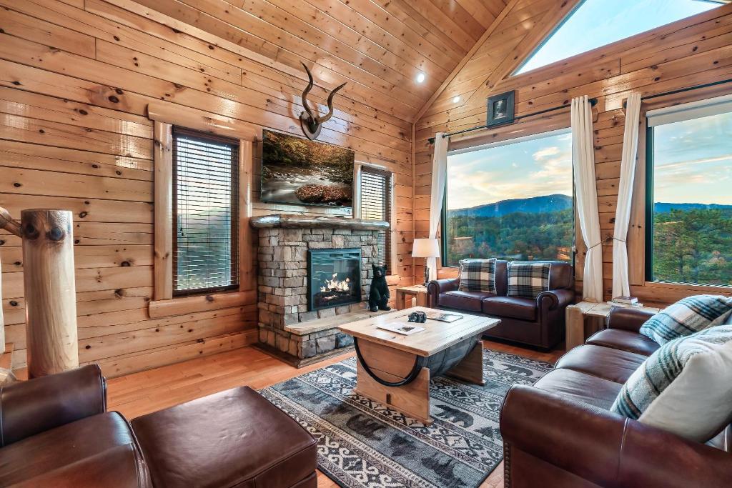 Epic Mountain Views, Hot Tub, Game Room, Sleeps 10