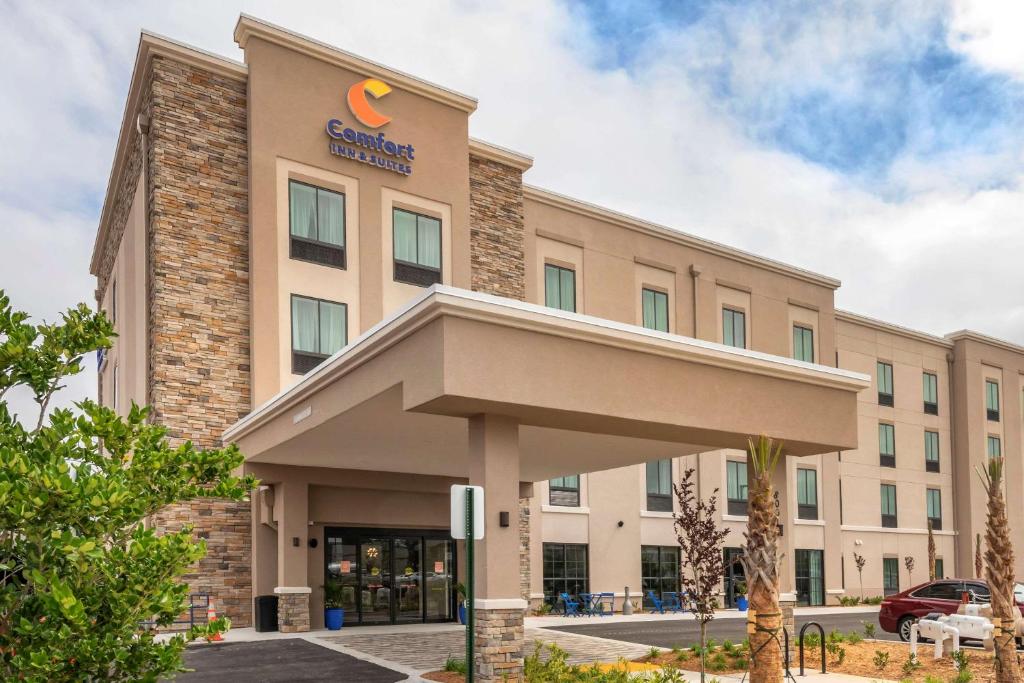 Comfort Inn & Suites Jacksonville - Orange Park Near Naval Air Station